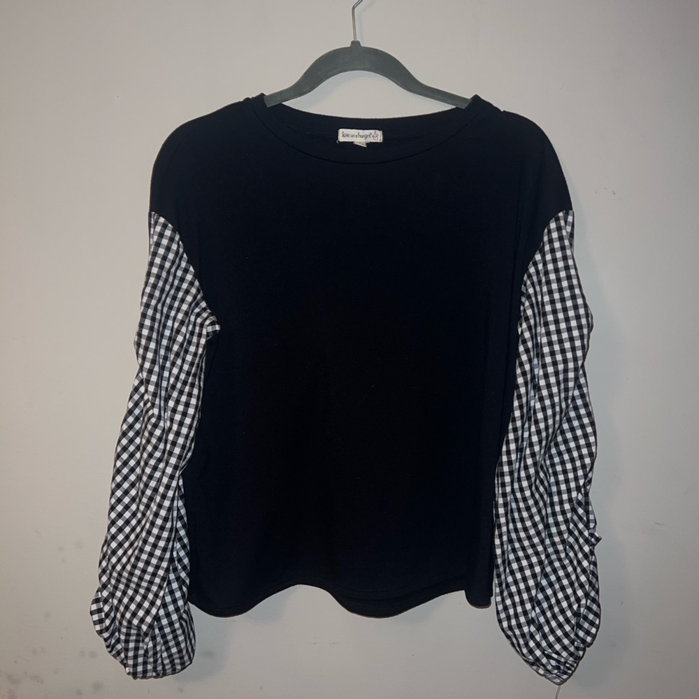 Scrunched balloon sleeves. Checker sleeves. Slightly cropped